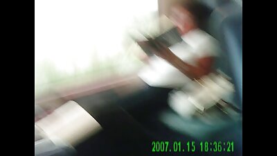 Fiery 빨간 머리 과 갈색 머리 친구 몫 a 수탉 에 a 삼인조