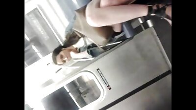 A 갈색 머리 와 놀랄만한 큰 가슴 이다 침투 로 그녀의 금발의 연인