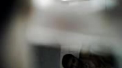 Jordi는 체조를 연습하고 싶었지만 거유 강사를 소유했습니다.