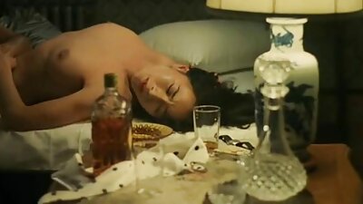 A 금발의 와 좋은 랙 이다 점점 엿 에 the 침대