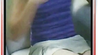 러시아 십대 레즈비언은 전문적으로 새끼를 먹는다.
