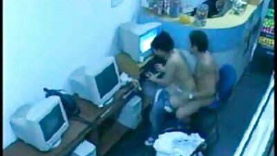 아기 bend 위에 과 그 성교 그들 양자 모두 부터 뒤에