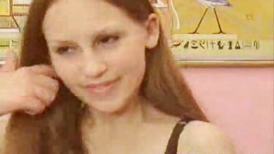 빨간 머리 와 땋은 머리 과 a lippy 고양이 이다 엿 에 그녀의 단단한 여성 성기