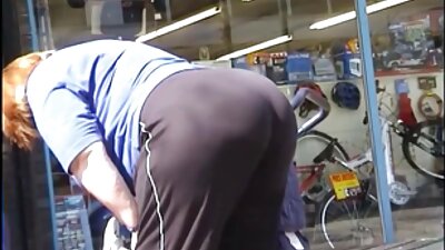 a 금발의 곱슬 머리 가 핥 여자 고 가 빨 dick