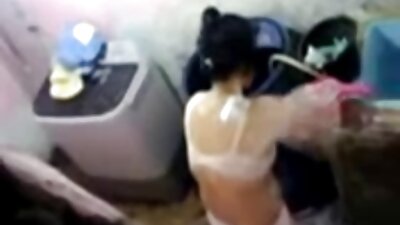 노련한 섹스 파트너는 새로운 여성을 만족시키기 위해 모든 것을합니다