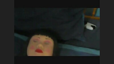 가슴이 큰 금발과 섹스하는 것은 스페인 종마에게 큰 영광입니다.